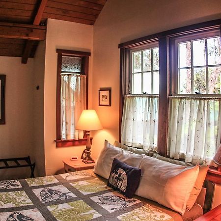 Ferny Hollow: Romantic Rainforest Cottage Волкано Экстерьер фото