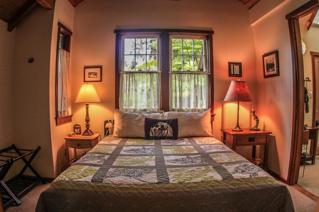 Ferny Hollow: Romantic Rainforest Cottage Волкано Экстерьер фото